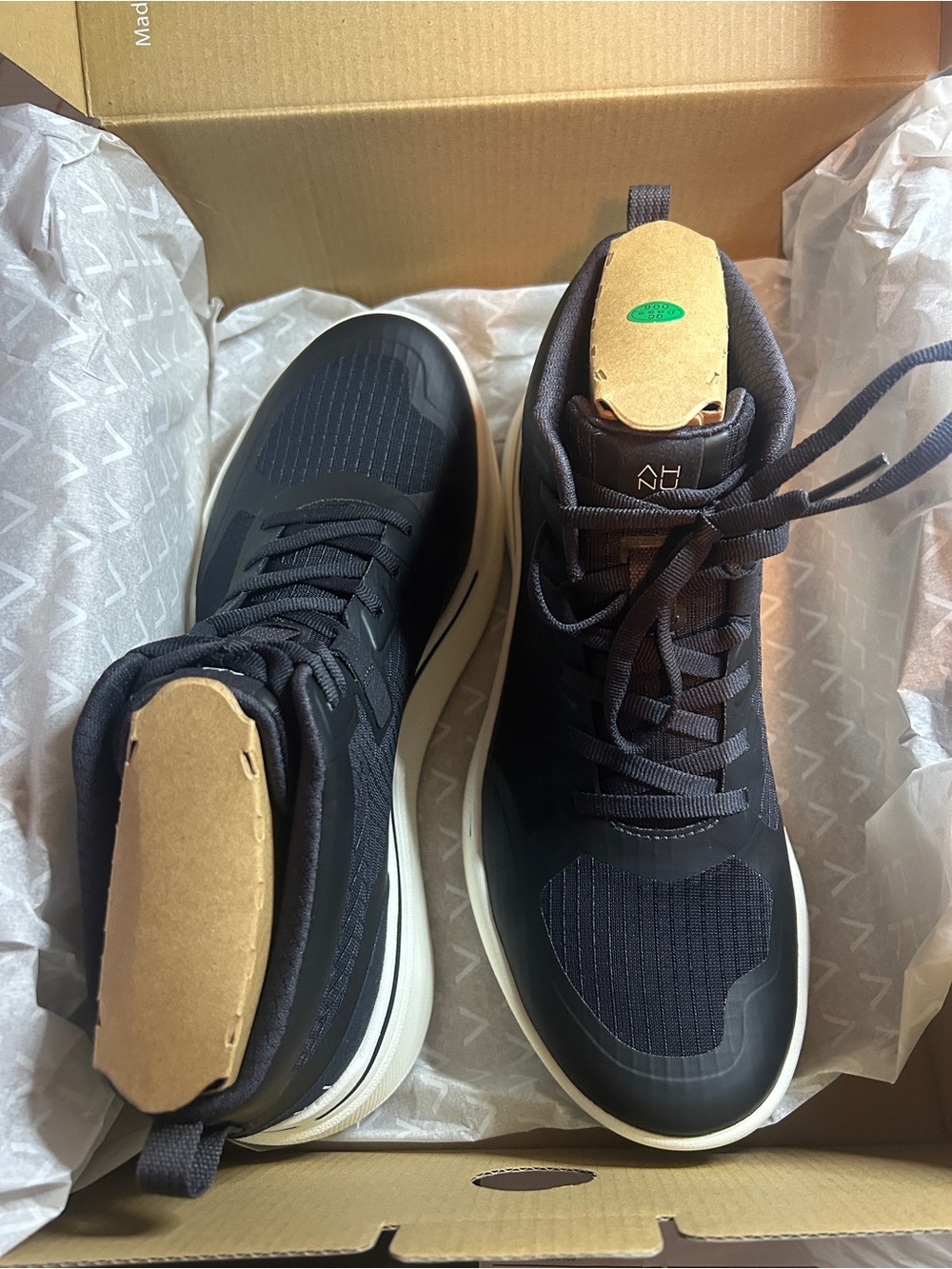 NIB Ahnu Women’s Sequence 1 Mid Black White Sneakers Size 9